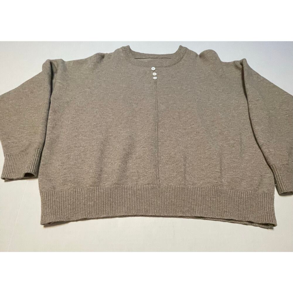 Brown Sweater Women’s XL Materials 50% Viscose 30% Polyester and often 20% Nylon